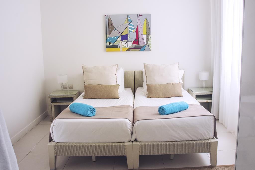 เวสต์ โคสต์ มารีน่า Apartment ริวิแยร์นัวร์ ภายนอก รูปภาพ
